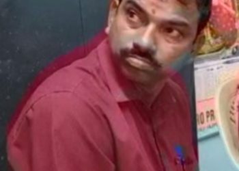 ଲକ୍ଷେ ଟଙ୍କା ଲାଞ୍ଚ ନେଇ ଭିଜିଲାନ୍ସ ହାତରେ ଧରା ପଡିଲେ ଚତୁର୍ଥ ଶ୍ରେଣୀର କର୍ମଚାରୀ