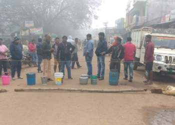 ପିଇବା ପାଣି ପାଇଁ ଆନ୍ଦୋଳନକୁ ଓହ୍ଲାଇଲେ ଲୋକ