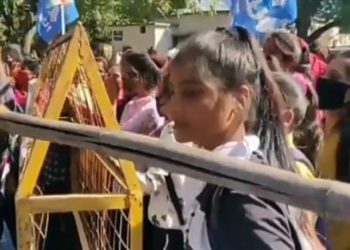 କଲେକ୍ଟର ହେଲେ ଛାତ୍ରୀ କେବଳ ଦୁଇଦିନ ପାଇଁ, ଛାତ୍ରୀଙ୍କର ଭିଡିଓ ଦେଖିଲେ ଆପଣ ଆଶ୍ଚର୍ଯ୍ୟରେ ଚକିତ ହୋଇଯିବେ, ସାବାସ୍ ନିର୍ମଳା