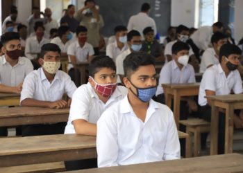 କଟକଣା ମଧ୍ୟରେ ଖୋଲିଲା ଶିକ୍ଷାନୁଷ୍ଠାନ; ଅଫଲାଇନ୍ ପାଠପଢ଼ା ଆରମ୍ଭ