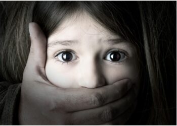 ଛାତ୍ରୀଙ୍କୁ ଅପହରଣ ଉଦ୍ୟମ , ବ୍ଲେଡ ମାଡ