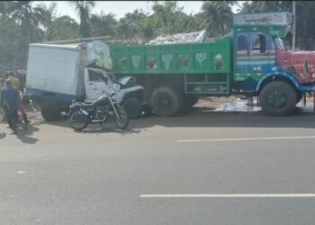 ଟ୍ରକକୁ ପଛରୁ ପିଟିଲା ପିକ୍ଅପ୍ ଭ୍ୟାନ୍, ଘଟଣାସ୍ଥଳରେ ୨ ମୃତ