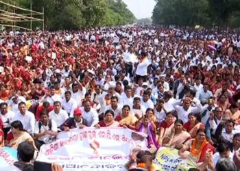 ଲୋୟର ପିଏମଜିରେ ଗର୍ଜିଲେ ଶିକ୍ଷକ