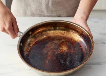 ପୋଡିଯାଇଥିବା ପାତ୍ର ସଫା ହେଉ ନି କି , ଏହିପରି ଭାବରେ କରନ୍ତୁ ଚକାଚକ୍