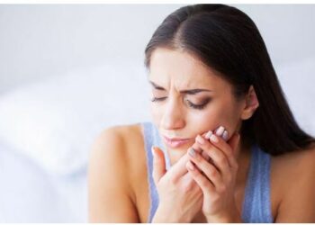 ଅସହ୍ୟ ହେଉଛି କି ଦାନ୍ତ ଯନ୍ତ୍ରଣା ? ଏହି ପରିବାକୁ ଲେମ୍ବୁ ଏବଂ ଲୁଣ ସହିତ ମିଶାନ୍ତୁ ଖାଆନ୍ତୁ