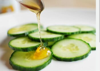 ମହୁ ଓ କାକୁଡିରେ ତିଆରି କରନ୍ତୁ ଫେସପ୍ୟାକ , ଶୁଷ୍କ ଦେଖାଯିବନ ଚର୍ମ