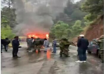 ଜମ୍ମୁ କଶ୍ମୀରରେ ଜଳିଗଲା ସେନା ଟ୍ରକ