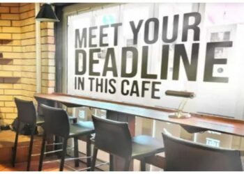 କାଫେ, ଯେଉଁଠିକୁ ଲୋକମାନେ ନିଜ ଇଚ୍ଛାରେ ଆସନ୍ତି; କିନ୍ତୁ ଯିବାକୁ ହେଲେ ସର୍ତ୍ତ ପୂରଣ କରିବାକୁ ପଡେ