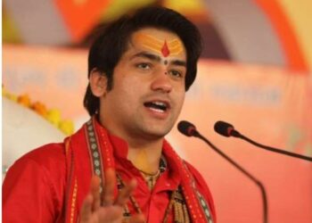 ବାବା ଧୀରେନ୍ଦ୍ର ଶାସ୍ତ୍ରୀଙ୍କ ଅଶ୍ଲୀଳ ଫଟୋ ସୋସିଆଲ ମିଡିଆରେ ଭାଇରାଲ , ପୁଲିସର ତଦନ୍ତ ଜାରୀ