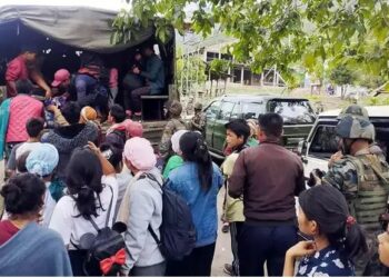 ଅଶାନ୍ତ ମଣିପୁରରେ କର୍ଫ୍ୟୁ କୋହଳ , ଅତ୍ୟାବଶ୍ୟକ ସାମଗ୍ରୀ କିଣୁଛନ୍ତି ଲୋକେ