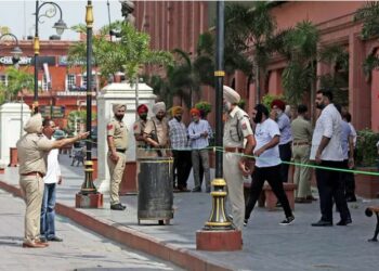 ପଞ୍ଜାବର ସ୍ୱର୍ଣ୍ଣ ମନ୍ଦିର ନିକଟରେ ବିସ୍ଫୋରଣ