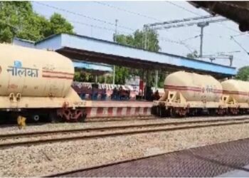 ମଝିରୁ ଅଲଗା ହେଲା ମାଲବାହୀ ଟ୍ରେନ