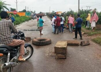 କାଲିଠୁ ମୃତଦେହ ରଖି ରାସ୍ତା ରୋକ