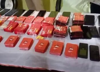 ୩୦୦ ପ୍ରି -ଆକ୍ଟିଭେଟେଡ୍ ସିମ୍ ଜବତ