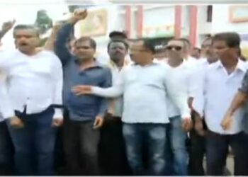 ଚିରଞ୍ଜୀବ ଓ ମୋକିମ ସମର୍ଥକଙ୍କ ହଙ୍ଗାମା , କଂଗ୍ରେସ ଭବନ ଆସିଲେନି ନେତା