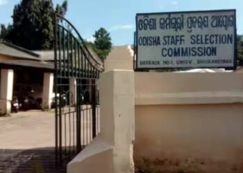 ଓଏସଏସସି କାର୍ଯ୍ୟାଳୟ ଘେରିଲେ ପରୀକ୍ଷାର୍ଥୀ