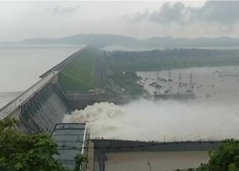 ବଢୁଛି ହୀରାକୁଦ ଜଳସ୍ତର ; ୨୩ରେ ଛଡାଯିବ ପ୍ରଥମ ବନ୍ୟାଜଳ