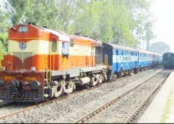 ଯାନ୍ତ୍ରିକ ତ୍ରୁଟିରୁ ଅଟକିଲା ଇସ୍ପାତ ଏକ୍ସପ୍ରେସ