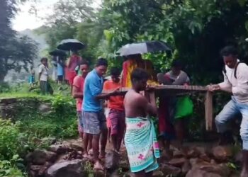 ପୁଣି ଜନନୀ ଯନ୍ତ୍ରଣା , ଖଟିଆରେ ବୁହା ହେଲେ ଗର୍ଭବତୀ