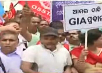 ରାଜଧାନୀରେ ଗର୍ଜିଲେ ଶିକ୍ଷକ, ପେନସନ ଦାବି ନେଇ ୩ ଦିନ ଧାରଣା