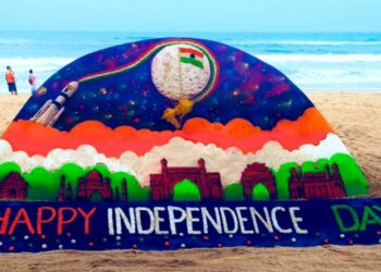 ବାଲୁକା କଳାରେ ସ୍ୱାଧୀନତା ଦିବସର ଶୁଭେଚ୍ଛା