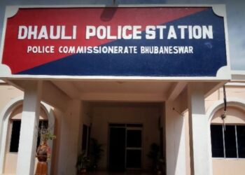 ଧଉଳି ଏସଆଇଙ୍କୁ ଆକ୍ରମଣ