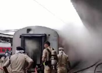 ବେଙ୍ଗାଲୁରୁ ଉଦ୍ୟାନ ଏକ୍ସପ୍ରେସରେ ନିଆଁ