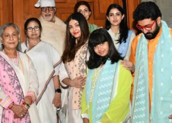 ଅମିତାଭ ବଚ୍ଚନଙ୍କ ହାତରେ ରାକ୍ଷୀ ବାନ୍ଧିଲେ ପଶ୍ଚିମବଙ୍ଗ ମୁଖ୍ୟମନ୍ତ୍ରୀ