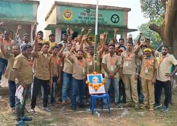 ଆନ୍ଧ୍ର ସୀମାନ୍ତ ବର୍ତ୍ତି ବନ୍ଧୁଗାଁ ବ୍ଲକ ଠାରେ ଓଡିଶା ଡ୍ରାଇଭର ମହା ସଂଘର ପ୍ରଥମ ଦିବସ ପାଳିତ