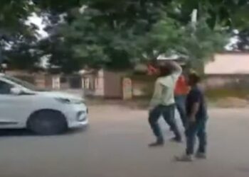 ୩ ମନ୍ତ୍ରୀଙ୍କୁ କଳାପତାକା