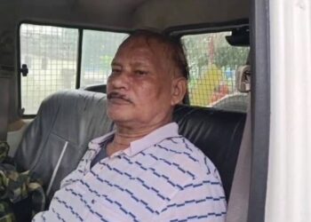 ସେଲଫି ହେଲା କାଳ : ନଦୀକୁ ଖସିଲେ ବୃଦ୍ଧ