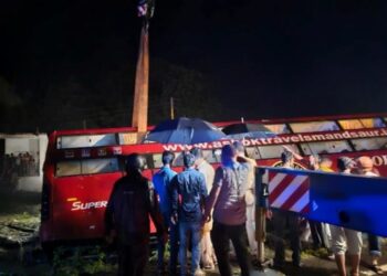 ଓଲଟିଲା ଯାତ୍ରୀବାହୀ ବସ , କଣ୍ଡକ୍ଟର ସମେତ ୩ ମୃତ , ୮ ଆହତ