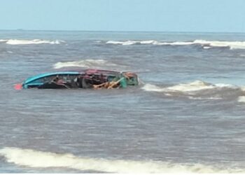 ମୁହାଣରେ ଓଲଟିଲା ଡଙ୍ଗା