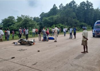 ମର୍ମନ୍ତୁଦ ସଡ଼କ ଦୁର୍ଘଟଣା, ସ୍କୁଟି ଚାଳକ ମୃତ