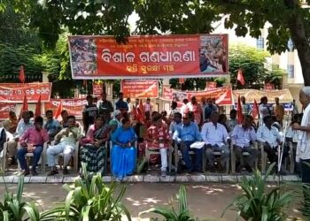 ବସ୍ତି ସୁରକ୍ଷା ମଞ୍ଚ ପକ୍ଷରୁ ୧୧ ଦଫା ଦାବି ନେଇ ବିଶାଳ ଗଣଧାରଣା