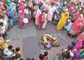 ଦେଶର ସବୁଠାରୁ ଅନନ୍ୟ ଦଙ୍ଗଲ, ଯେଉଁଠାରେ କେବଳ ମହିଳାମାନେ ରେସଲିଂ ବେଟ୍ ପ୍ରଦର୍ଶନ କରନ୍ତି .. ପୁରୁଷଙ୍କ ପ୍ରବେଶ ନିଷେଧ