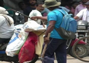 ରାସ୍ତାରେ ଖଣ୍ଡା ଧରି ବୁଲିଲେ ଅବସରପ୍ରାପ୍ତ ସେନା ଅଧିକାରୀ