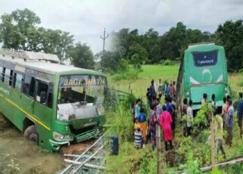 ବିଲକୁ ଖସିଲା ବସ୍ : ୩ ଆହତ