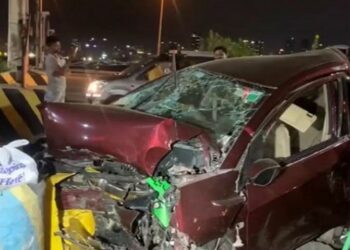 ବାନ୍ଦ୍ରାରେ ଭୟଙ୍କର ଦୁର୍ଘଟଣା : ୬ଟି ଯାନକୁ ଧକ୍କା ଦେଲା କାର , ୩ ମୃତ