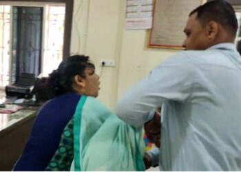 ଭୋଗରାଇ ବ୍ଲକରେ ମହିଳା କର୍ମଚାରୀଙ୍କ ଦବଙ୍ଗଗିରି