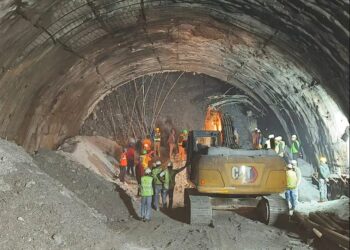 ୪ ଦିନ ପରେ ବି ଟନେଲରୁ ଉଦ୍ଧାର ହୋଇପାରିଲେନି ଶ୍ରମିକ