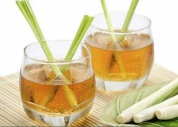 ଲେମ୍ବୁଘାସ ଚା’ର ଏହି ଲାଭ ଆପଣ ଜାଣି ନଥିବେ! ଏହା ଏକ ଜଡିବୁଟି..