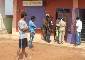 ଚଢା ଦରରେ ମଦ ବିକି ଦୋକାନୀ ଗଣିଲେ ଫାଇନ