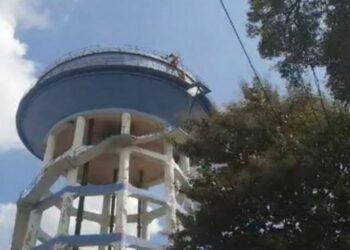 ପାଣି ଟାଙ୍କି ଉପରେ ହାଇଡ୍ରାମା