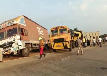 ମର୍ମନ୍ତୁଦ ସଡକ ଦୁର୍ଘଟଣା , ଡ୍ରାଇଭର ମୃତ