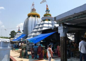 କାର୍ତ୍ତିକ ମାସର ଦ୍ୱିତୀୟ ସୋମବାରରେ ଚଳଚଞ୍ଚଳ ଧବଳେଶ୍ୱରଙ୍କ ପୀଠ, ଛୁଟୁଛି ଭକ୍ତଙ୍କ ସୁଅ