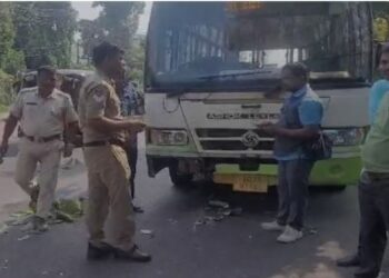 ସ୍କୁଟି ଚାଳକଙ୍କୁ ଧକ୍କା ଦେଲା ମୋ ବସ, ଫାୟାର ଷ୍ଟେସନ ଛକରେ ଦୁର୍ଘଟଣା