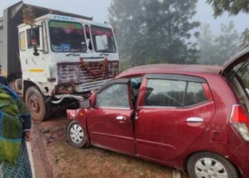 ହାଇୱେ–କାର ମୁହାଁମୁହିଁ ଧକ୍କା, ୪ ଗୁରୁତର