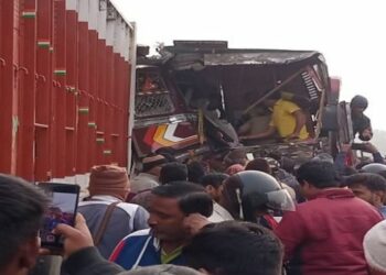 କାଳ ହେଲା କୁହୁଡି, ବସ-ଟ୍ରକ ଧକ୍କା; ୪୦ ଆହତ