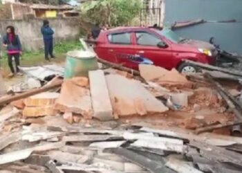 ଶିକ୍ଷକଙ୍କ ଘରେ ଜେସିବି ବୁଲାଇଲେ ଦୁର୍ବୁତ୍ତ